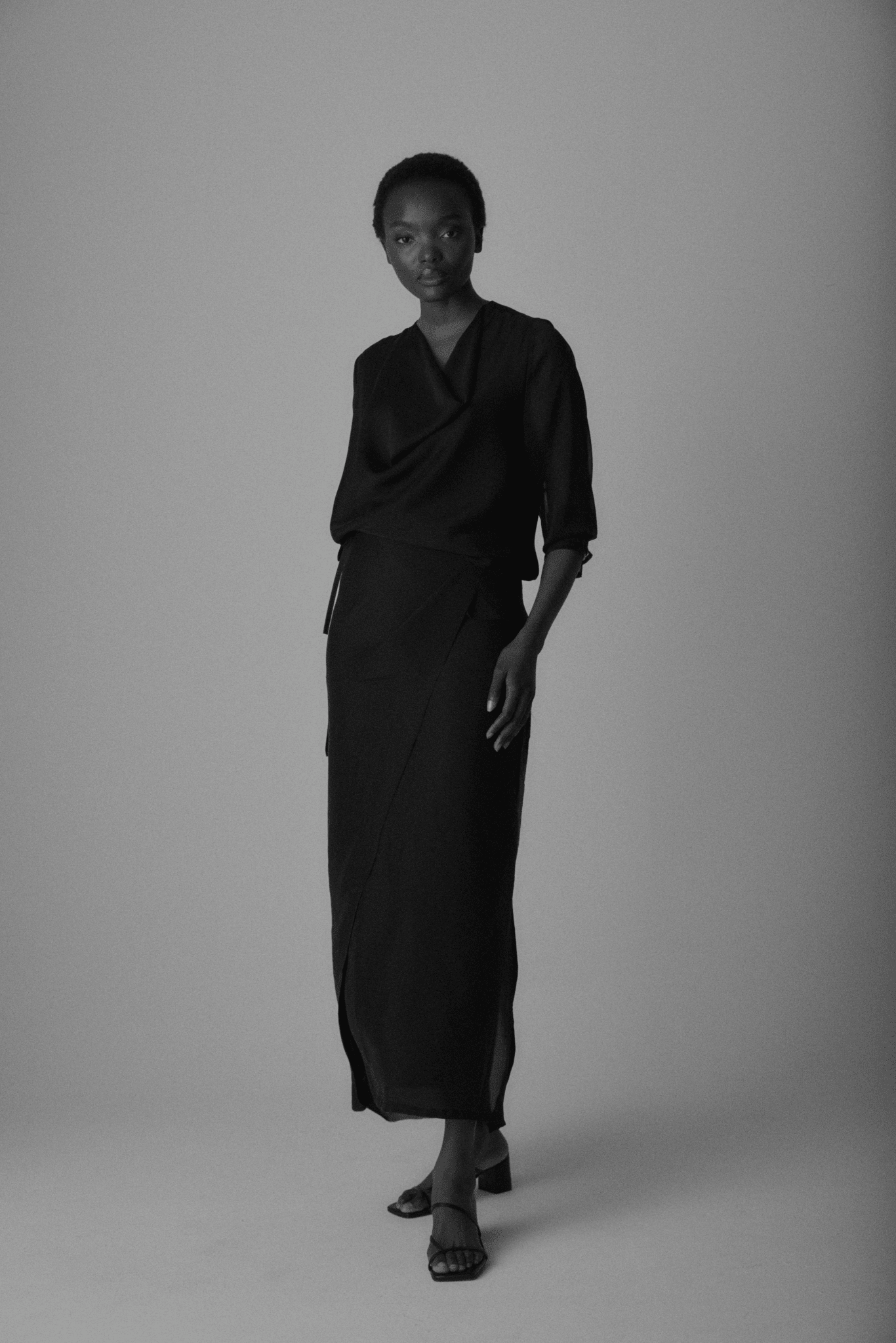 Blusa HELIANE Negro Magnético - BIMANI